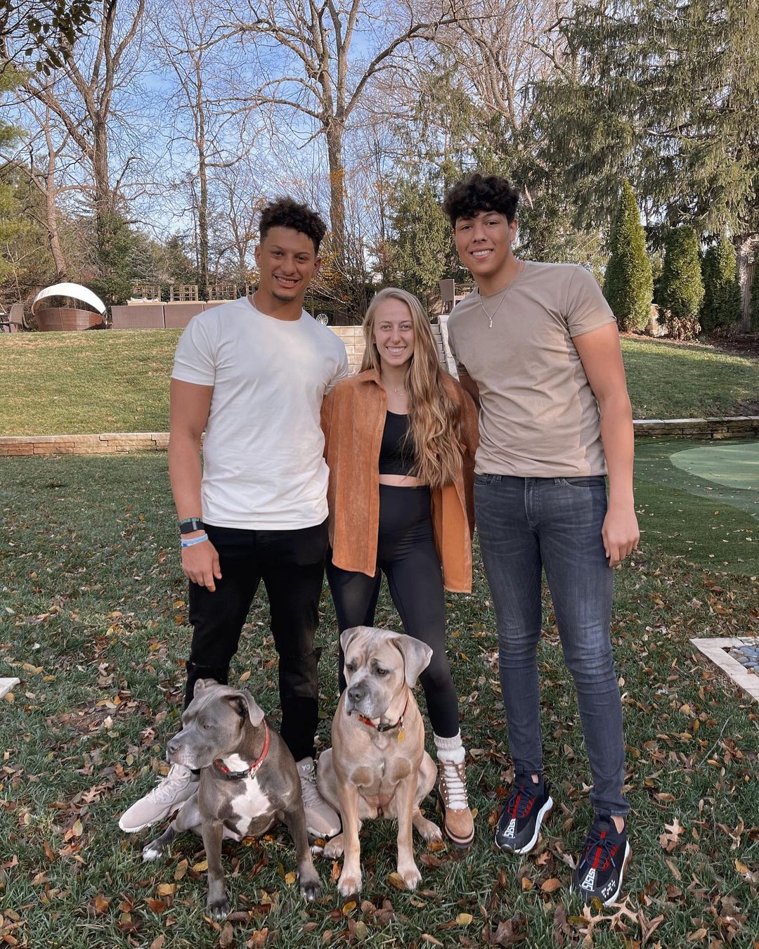 Brittany Mahomes Posts Thanksgiving Pic With Patrick & Daughter