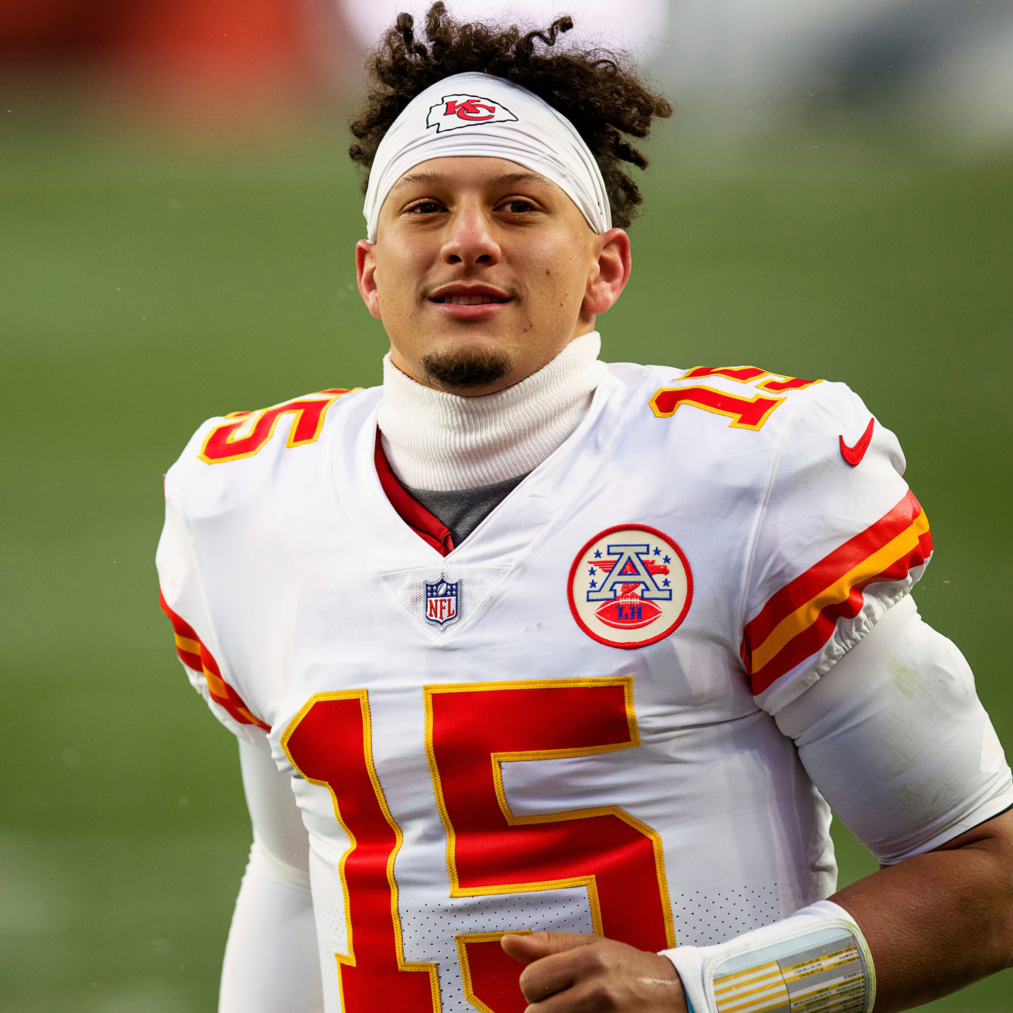 ETX native Patrick Mahomes gives Whitehouse football team shoes