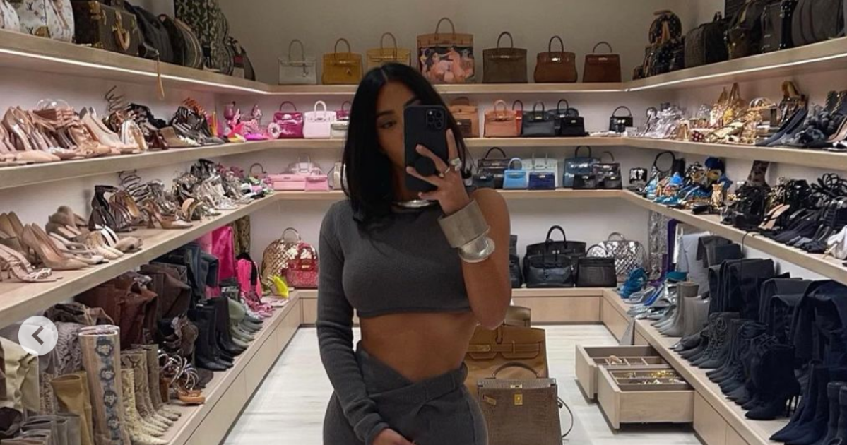 Kim Kardashian shows off her MASSIVE color-coded shoe and purse