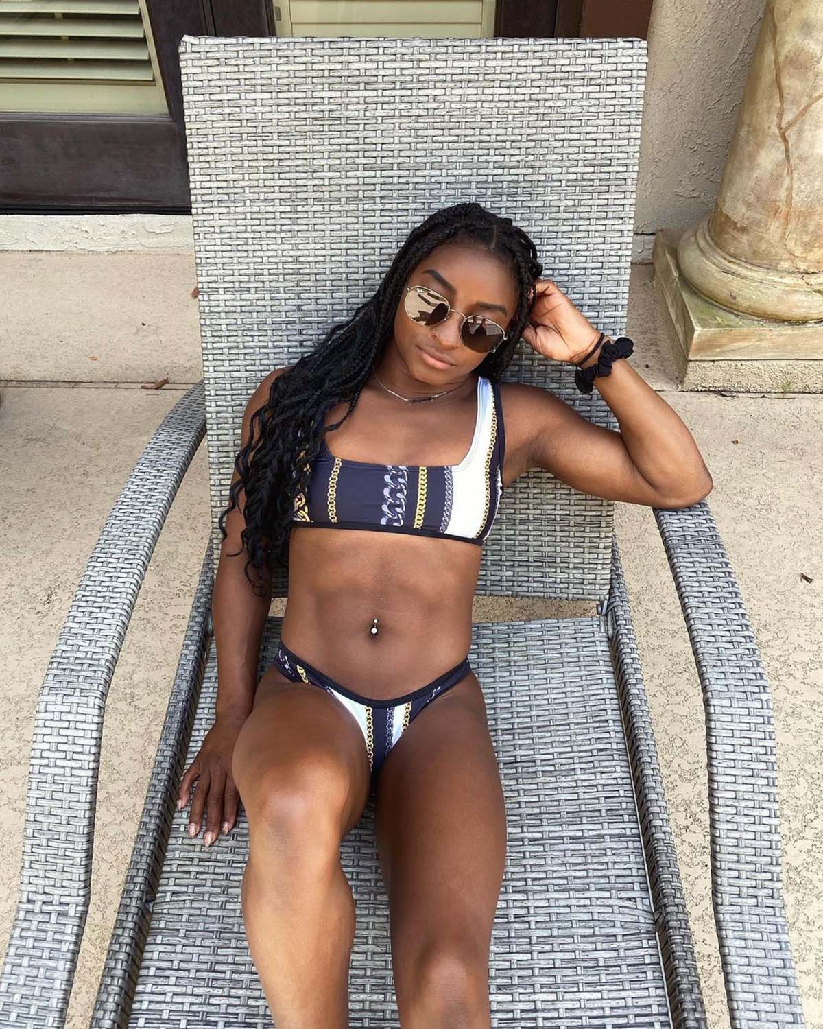 Simone Biles Abs Photos Of The Olympic Gymnasts Toned Tummy 9820