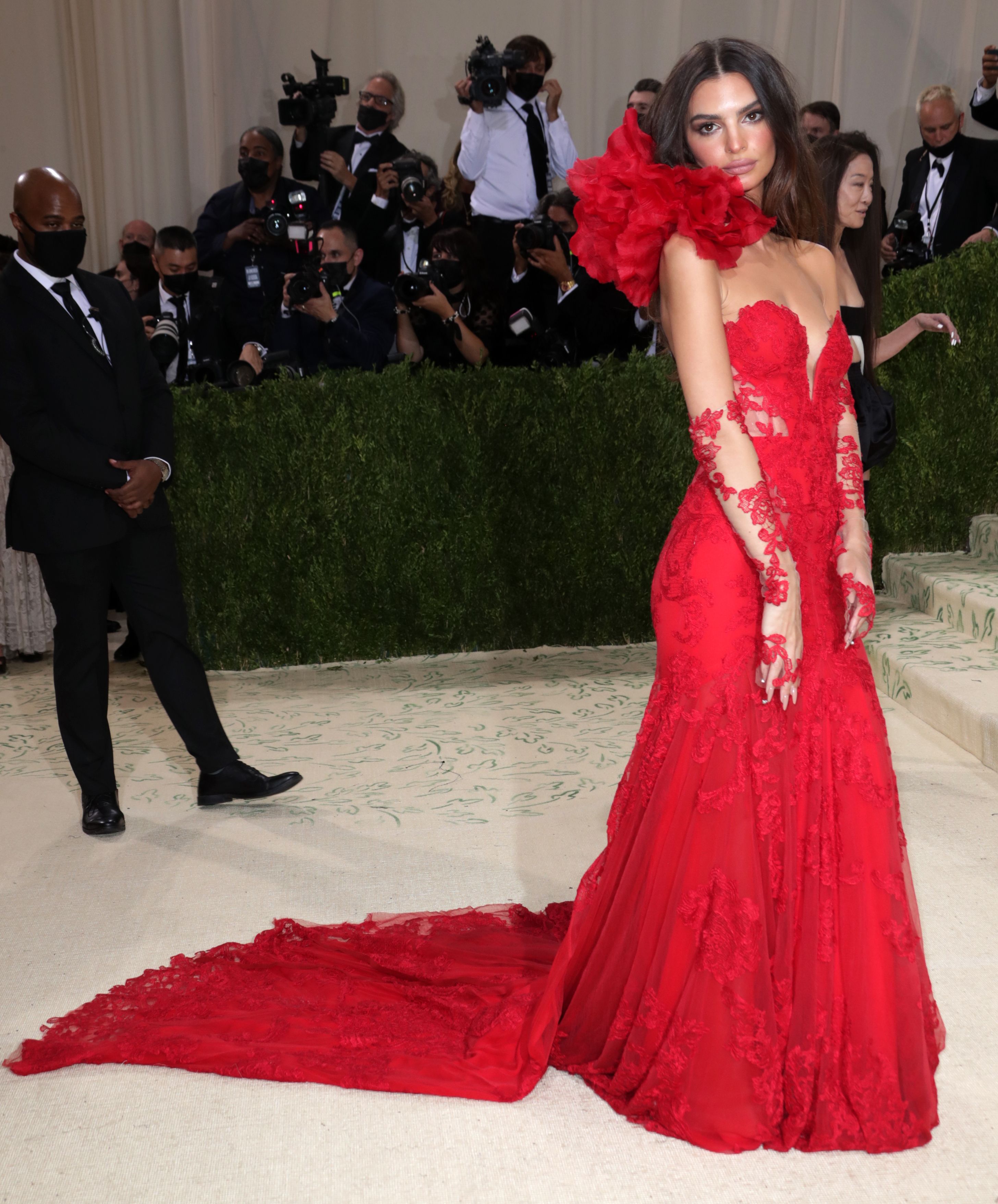 Emily Ratajkowski's 2021 Met Gala Outfit: Red Carpet Photos | Life & Style