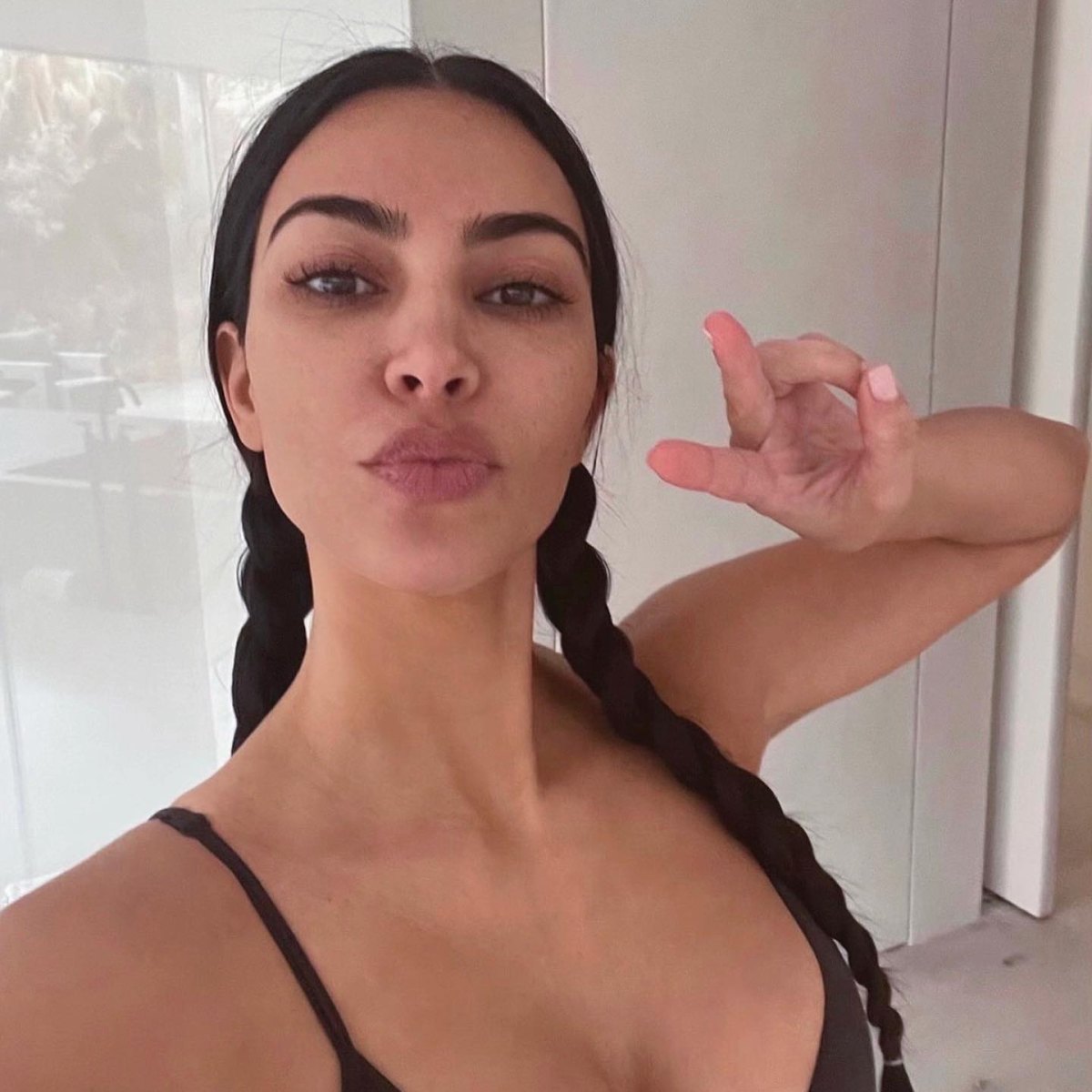 Kim Kardashian Rocks No Makeup: More Makeup-Free Pics Of KarJenners –  Hollywood Life