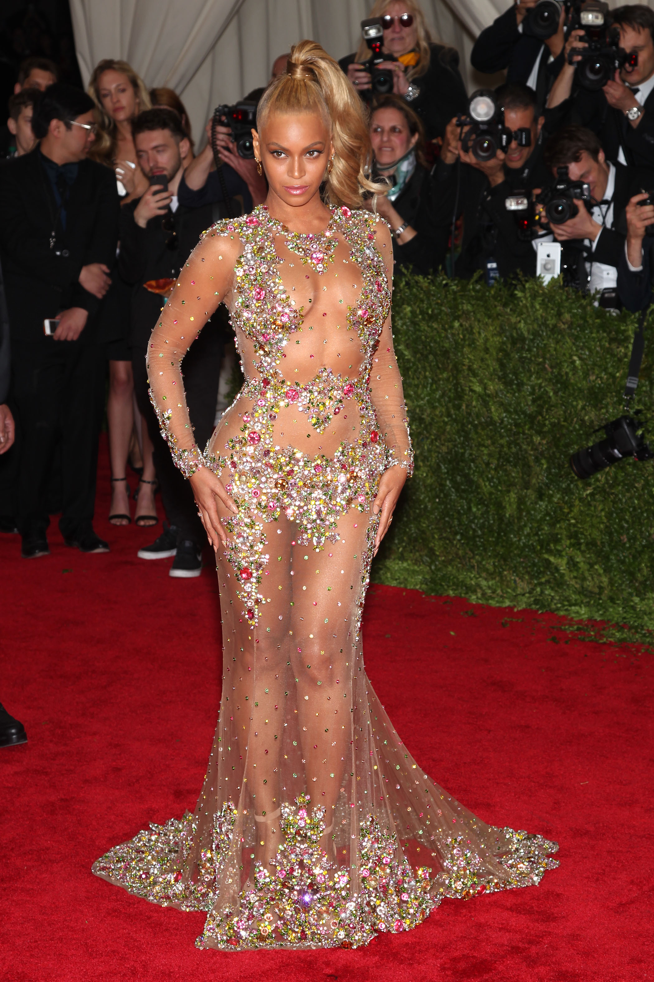 Beyonce (sort of) bares her boobs for the world to see
