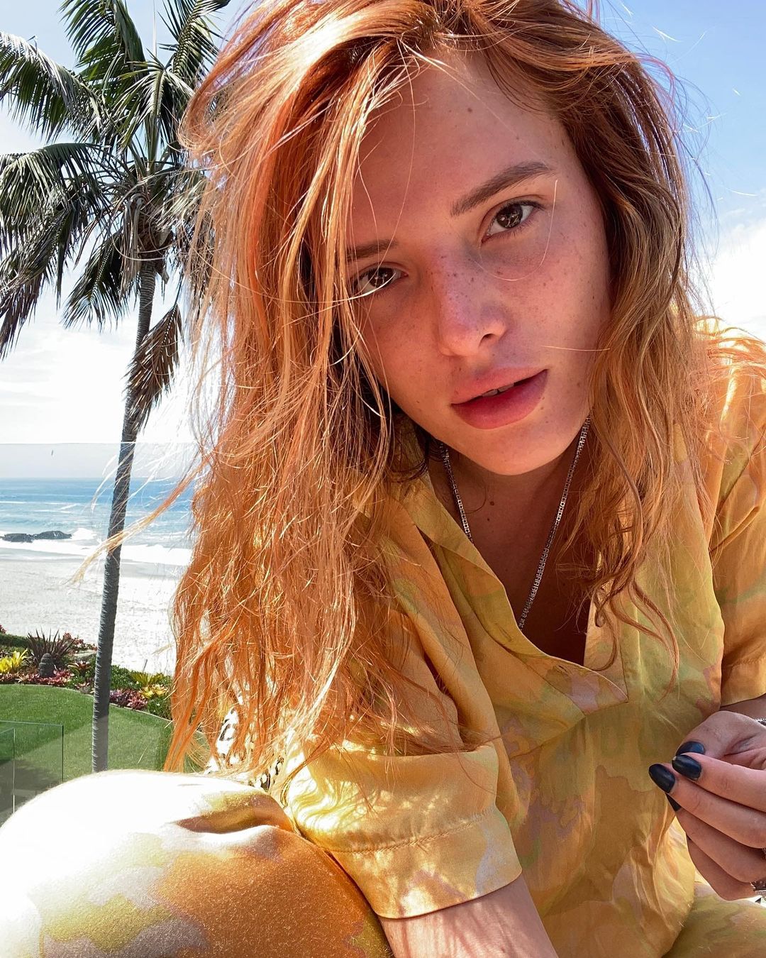 Bella Thorne No Makeup Photos Selfies of the Actress' Bare Skin Life