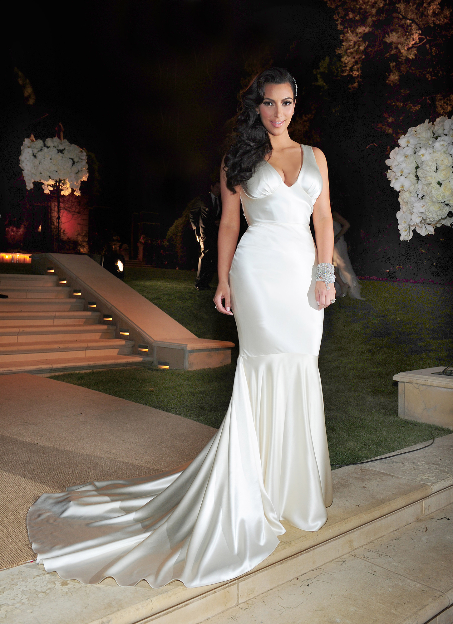 130 Kim Kardashian Wedding Dress Stock Photos, High-Res Pictures, and  Images - Getty Images