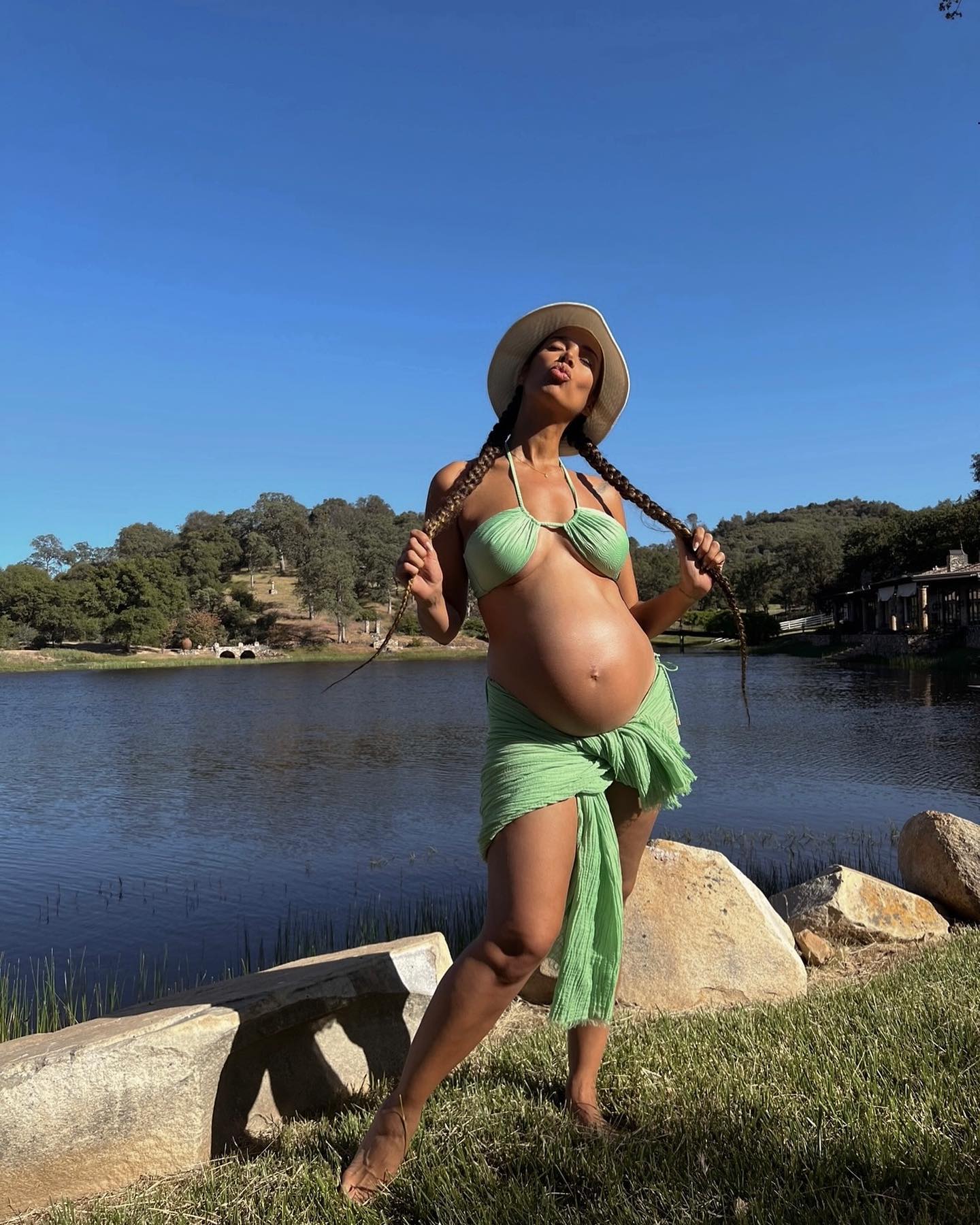 Mama June's pregnant daughter Pumpkin, 21, shows baby bump in bra &  underwear & calls unborn child her 'greatest gift