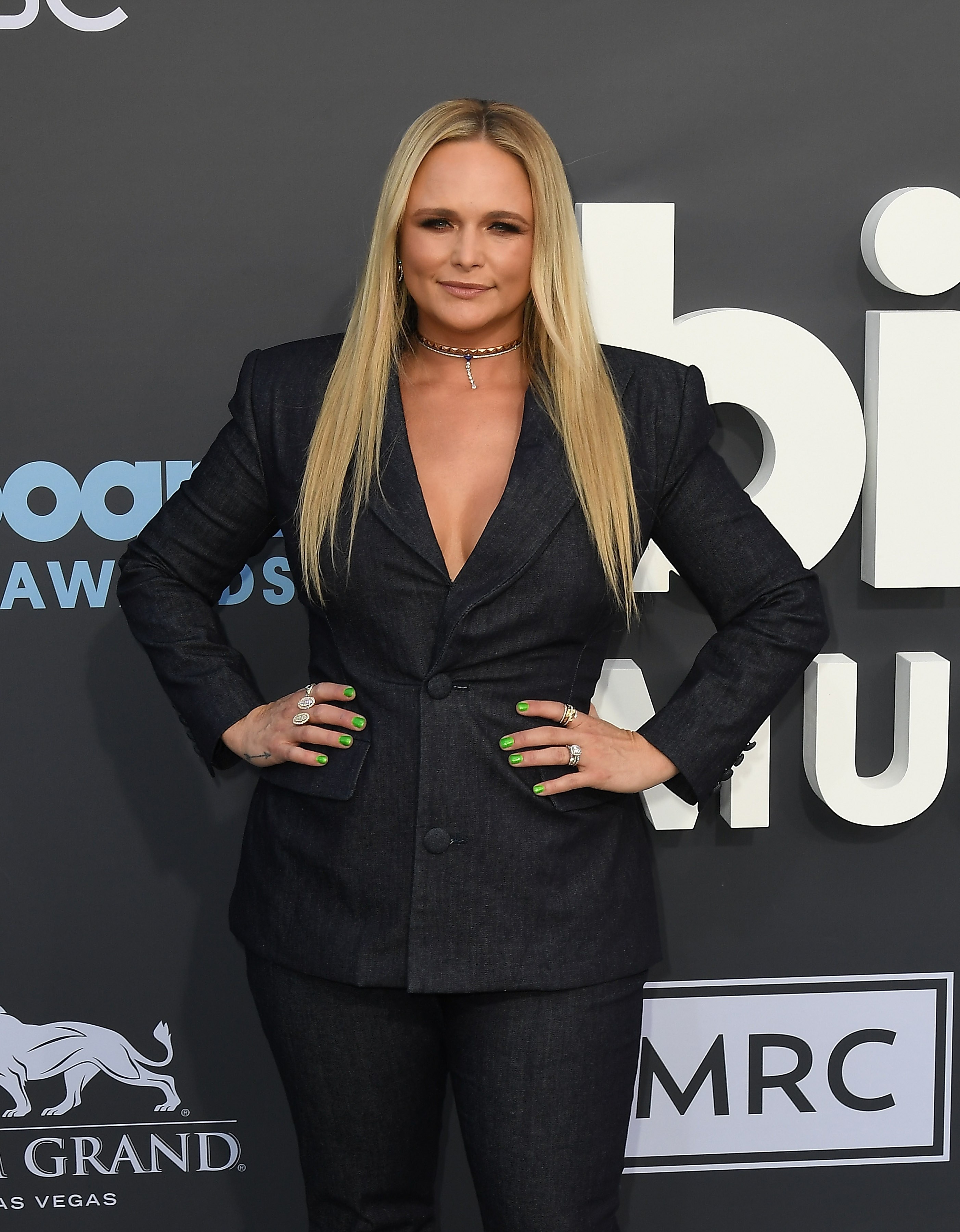 Miranda Lambert Braless: Photos of the Singer Without a Bra | Life & Style