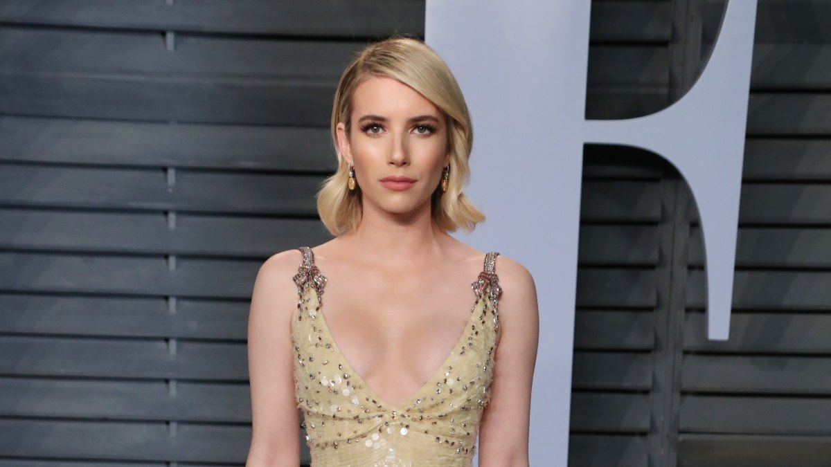 Celebrity Porn Emma Roberts - Emma Roberts Braless Photos: Outfits Without a Bra