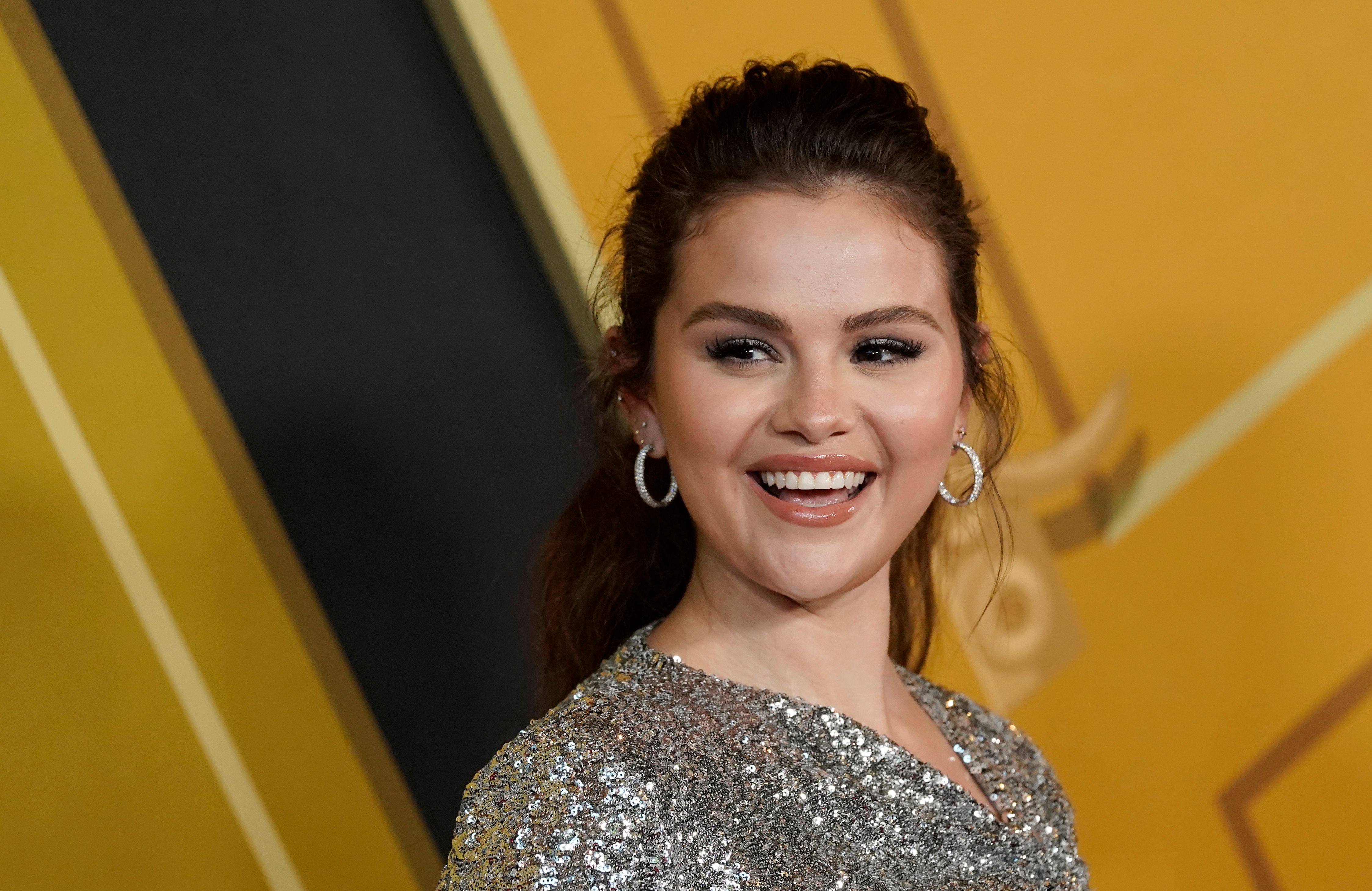 4494px x 2919px - Is Selena Gomez Single? See Her Nana Question Her Dating Life