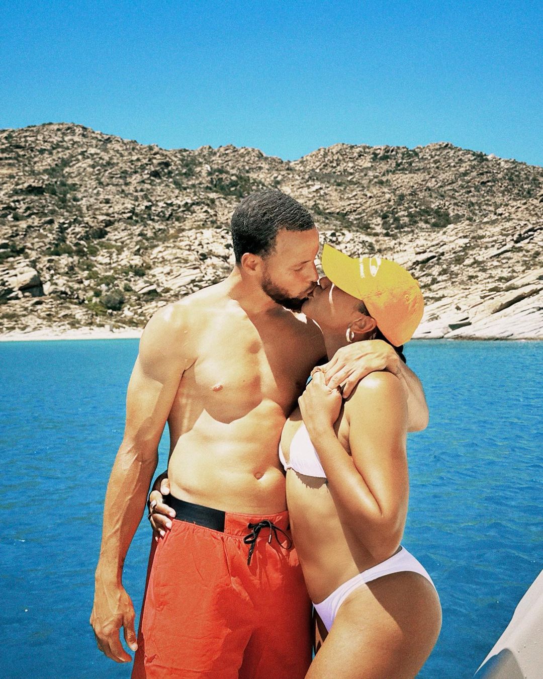 Ayesha and Steph Curry kiss in Greece