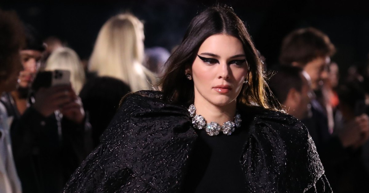 Kendall Jenner walks the runway of the Virgil Abloh's final show News  Photo - Getty Images