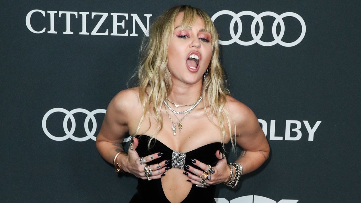 Miley Cyrus Tits Sexy - Miley Cyrus Sex Confessions: NSFW Quotes, Interviews