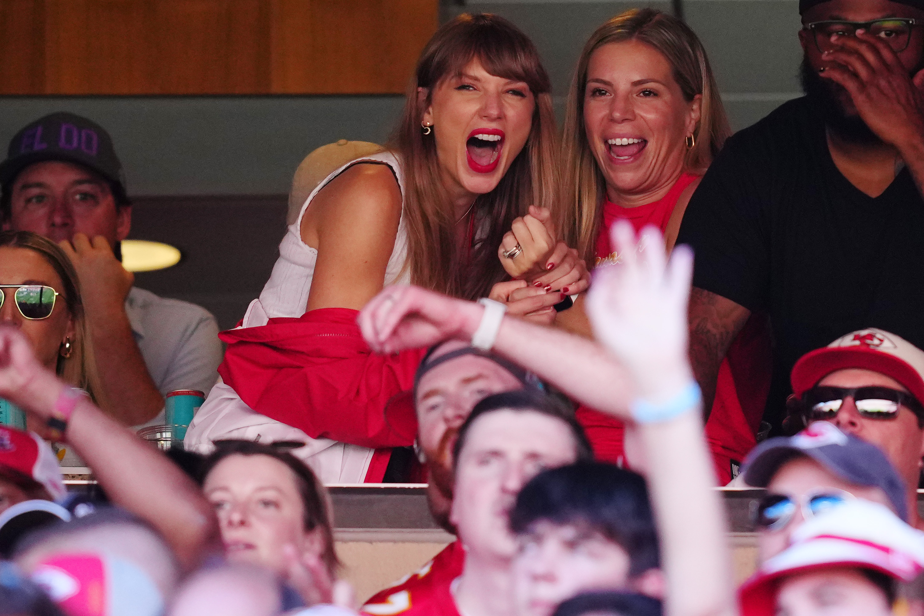 Taylor Swift cheering Travis Kelce at Vikings game? Ready for it.
