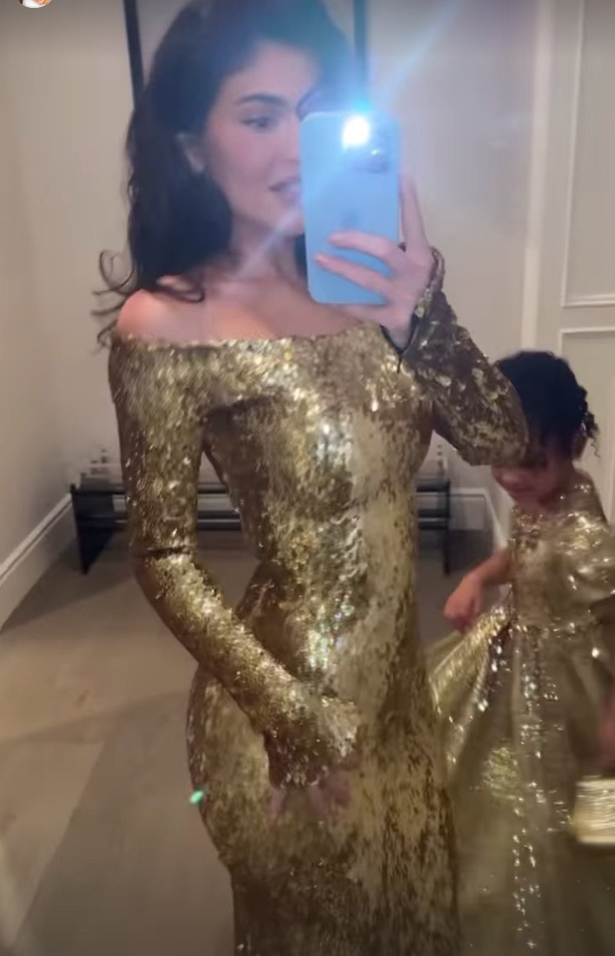 Kylie jenner christmas outlet party dress