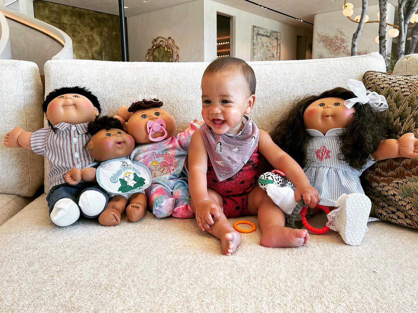 Hands Full! The Cutest Photos of Chrissy Teigen and John Legend s 4 Kids Luna, Miles, Esti and Wren 040