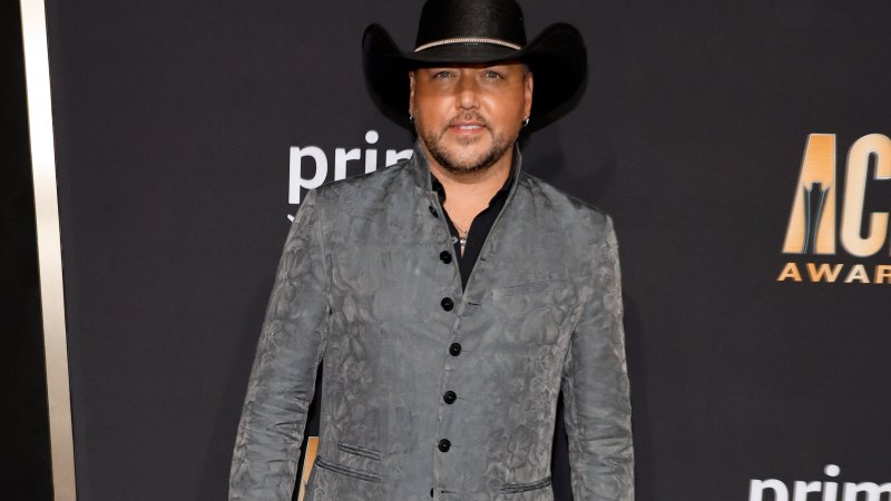 Jason Aldean Turns Off Fans Complaining About Rich Life