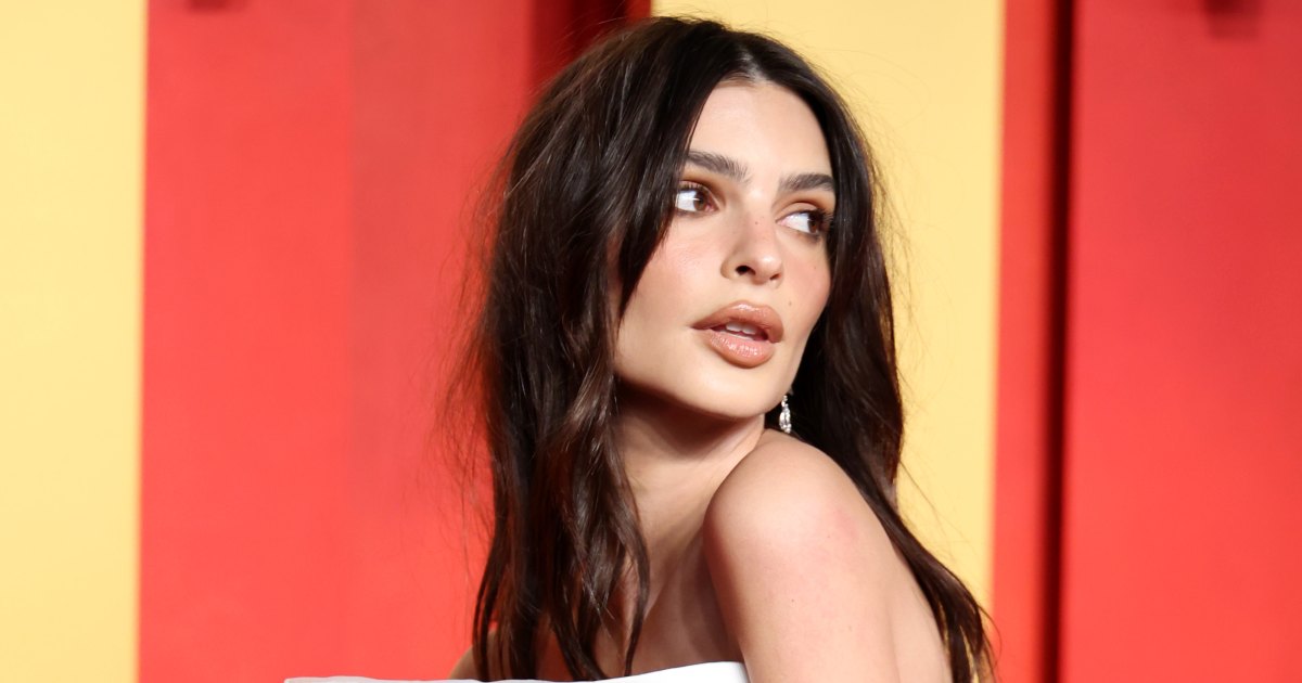 Emily Ratajkowski Is Braless in Sheer Dress at Oscars Party