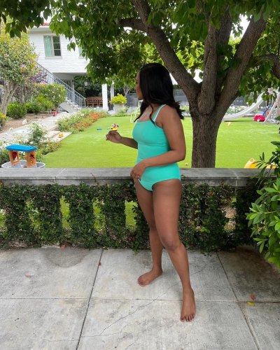 Mindy Kaling in Swimsuit 4 Months After Giving Birth: Photo