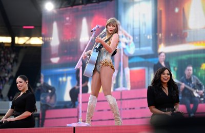 Taylor Swift Pauses Edinburgh Show for Fan in Need of Help